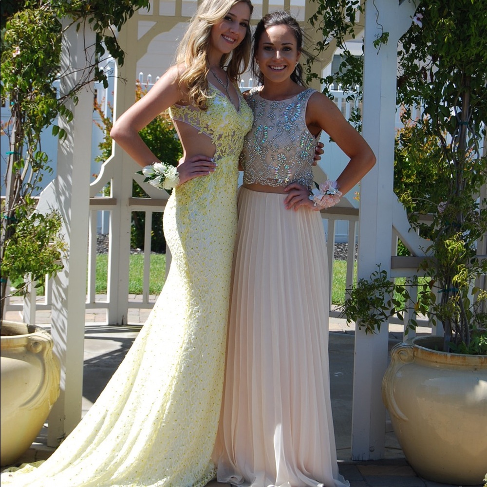 Super cute and light peach prom dress!